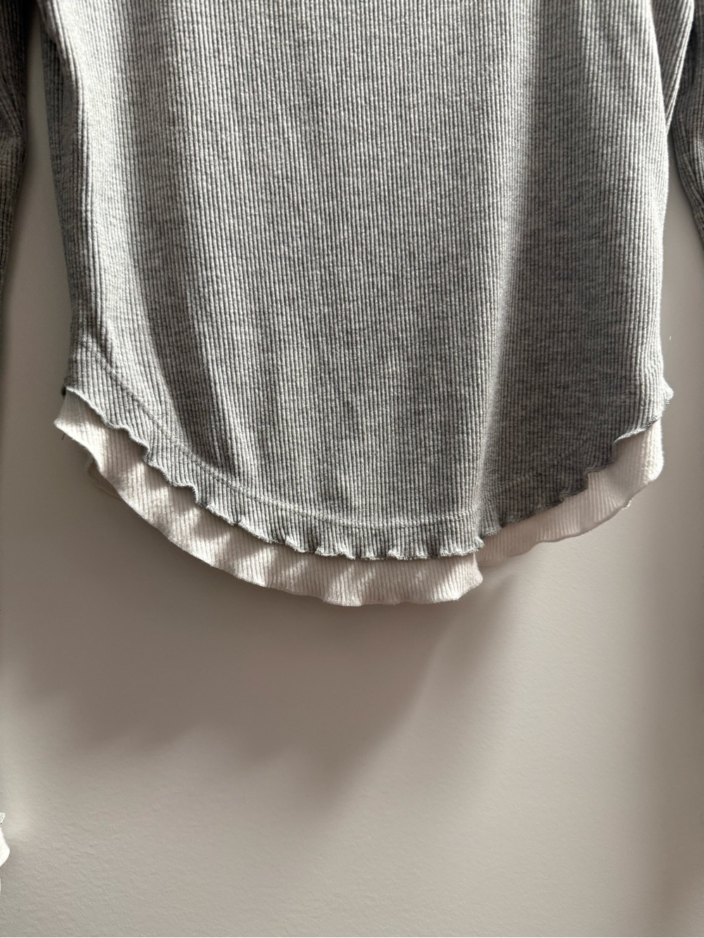 Gray ribbed sweater - Picture 3 of 5